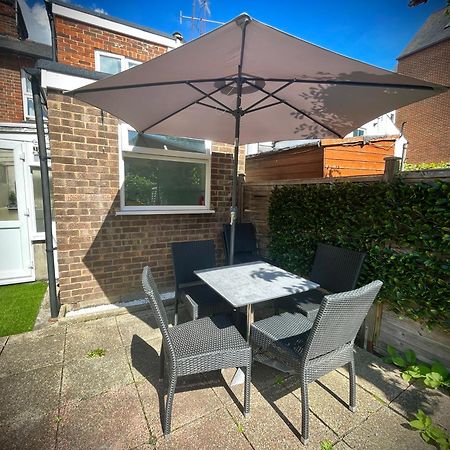 Exclusive Offers L Last-Minute Specials L Parking Free L Double Bed House L Uk L Gaming Room L Komfy 3 Bedroom Cottage With Riverview L Perfect For Short Or Long Stays Reading Exteriör bild