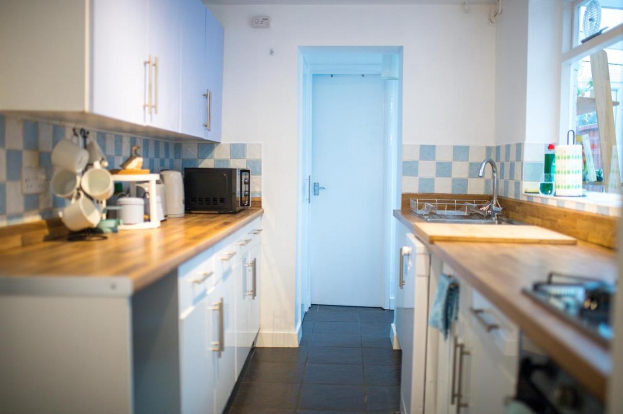 Exclusive Offers L Last-Minute Specials L Parking Free L Double Bed House L Uk L Gaming Room L Komfy 3 Bedroom Cottage With Riverview L Perfect For Short Or Long Stays Reading Exteriör bild