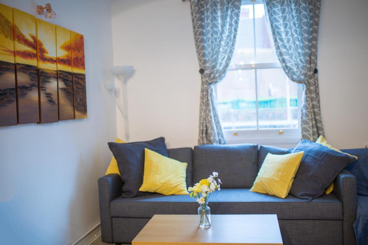 Exclusive Offers L Last-Minute Specials L Parking Free L Double Bed House L Uk L Gaming Room L Komfy 3 Bedroom Cottage With Riverview L Perfect For Short Or Long Stays Reading Exteriör bild