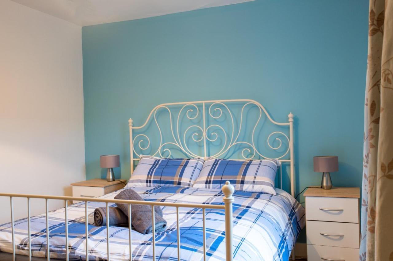 Exclusive Offers L Last-Minute Specials L Parking Free L Double Bed House L Uk L Gaming Room L Komfy 3 Bedroom Cottage With Riverview L Perfect For Short Or Long Stays Reading Exteriör bild
