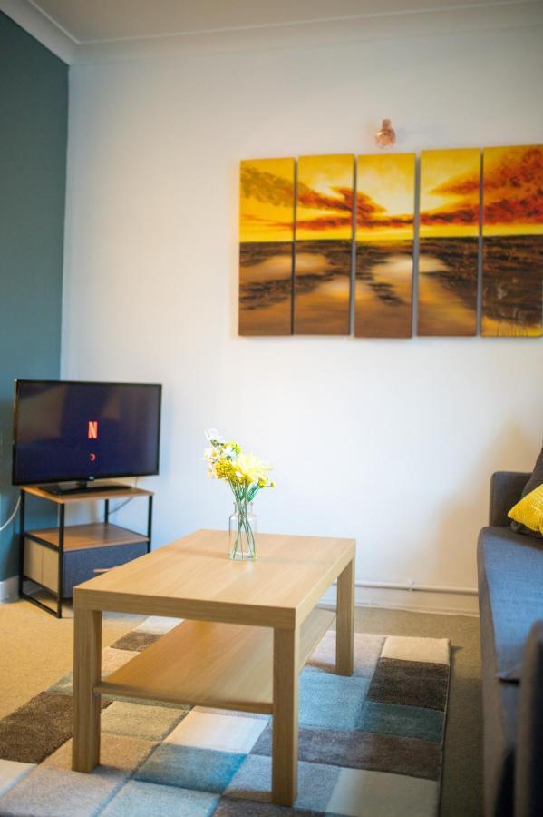 Exclusive Offers L Last-Minute Specials L Parking Free L Double Bed House L Uk L Gaming Room L Komfy 3 Bedroom Cottage With Riverview L Perfect For Short Or Long Stays Reading Exteriör bild