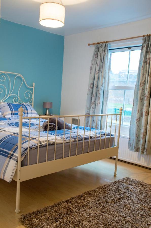 Exclusive Offers L Last-Minute Specials L Parking Free L Double Bed House L Uk L Gaming Room L Komfy 3 Bedroom Cottage With Riverview L Perfect For Short Or Long Stays Reading Exteriör bild