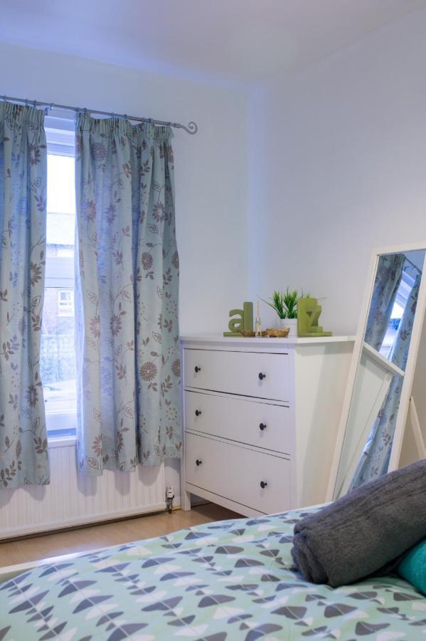 Exclusive Offers L Last-Minute Specials L Parking Free L Double Bed House L Uk L Gaming Room L Komfy 3 Bedroom Cottage With Riverview L Perfect For Short Or Long Stays Reading Exteriör bild