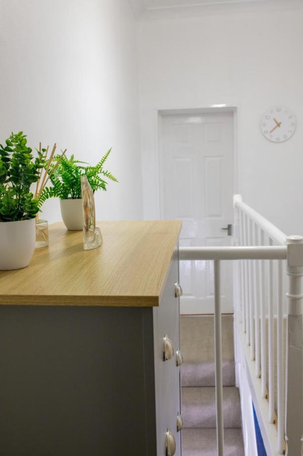 Exclusive Offers L Last-Minute Specials L Parking Free L Double Bed House L Uk L Gaming Room L Komfy 3 Bedroom Cottage With Riverview L Perfect For Short Or Long Stays Reading Exteriör bild
