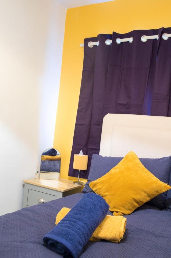 Exclusive Offers L Last-Minute Specials L Parking Free L Double Bed House L Uk L Gaming Room L Komfy 3 Bedroom Cottage With Riverview L Perfect For Short Or Long Stays Reading Exteriör bild