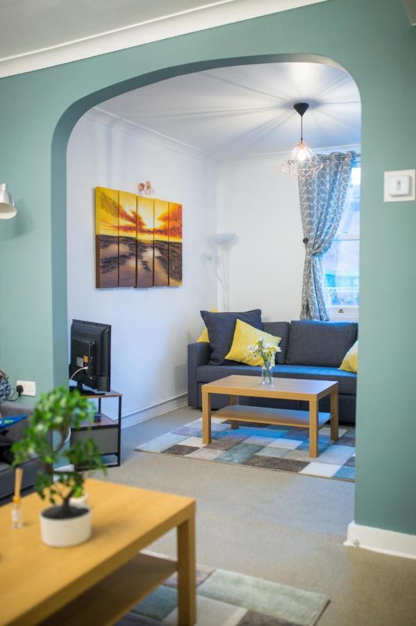 Exclusive Offers L Last-Minute Specials L Parking Free L Double Bed House L Uk L Gaming Room L Komfy 3 Bedroom Cottage With Riverview L Perfect For Short Or Long Stays Reading Exteriör bild