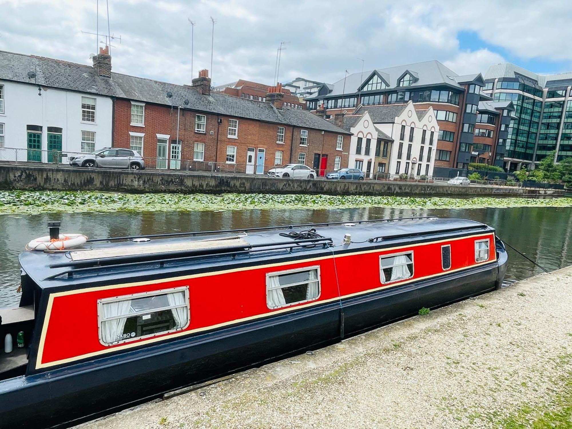 Exclusive Offers L Last-Minute Specials L Parking Free L Double Bed House L Uk L Gaming Room L Komfy 3 Bedroom Cottage With Riverview L Perfect For Short Or Long Stays Reading Exteriör bild