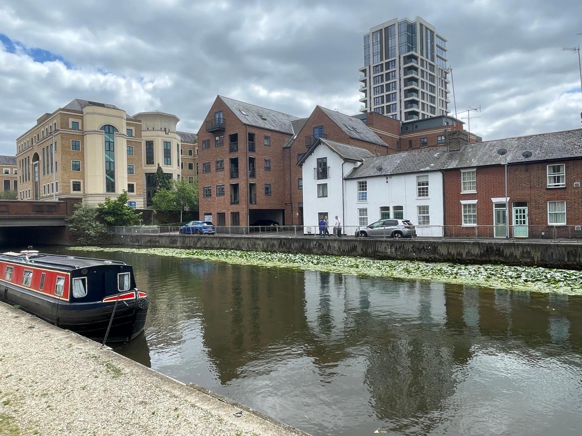 Exclusive Offers L Last-Minute Specials L Parking Free L Double Bed House L Uk L Gaming Room L Komfy 3 Bedroom Cottage With Riverview L Perfect For Short Or Long Stays Reading Exteriör bild