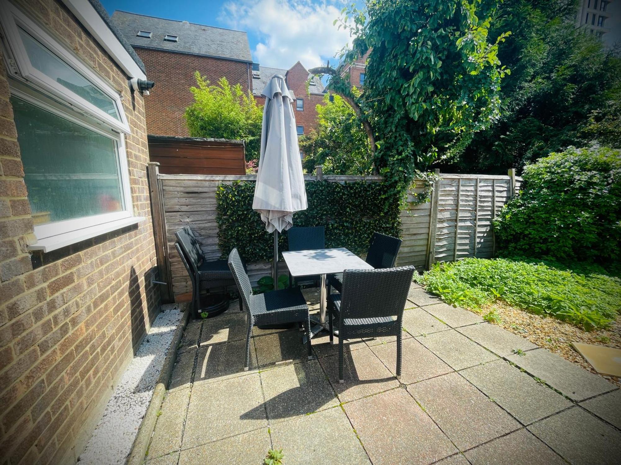 Exclusive Offers L Last-Minute Specials L Parking Free L Double Bed House L Uk L Gaming Room L Komfy 3 Bedroom Cottage With Riverview L Perfect For Short Or Long Stays Reading Exteriör bild